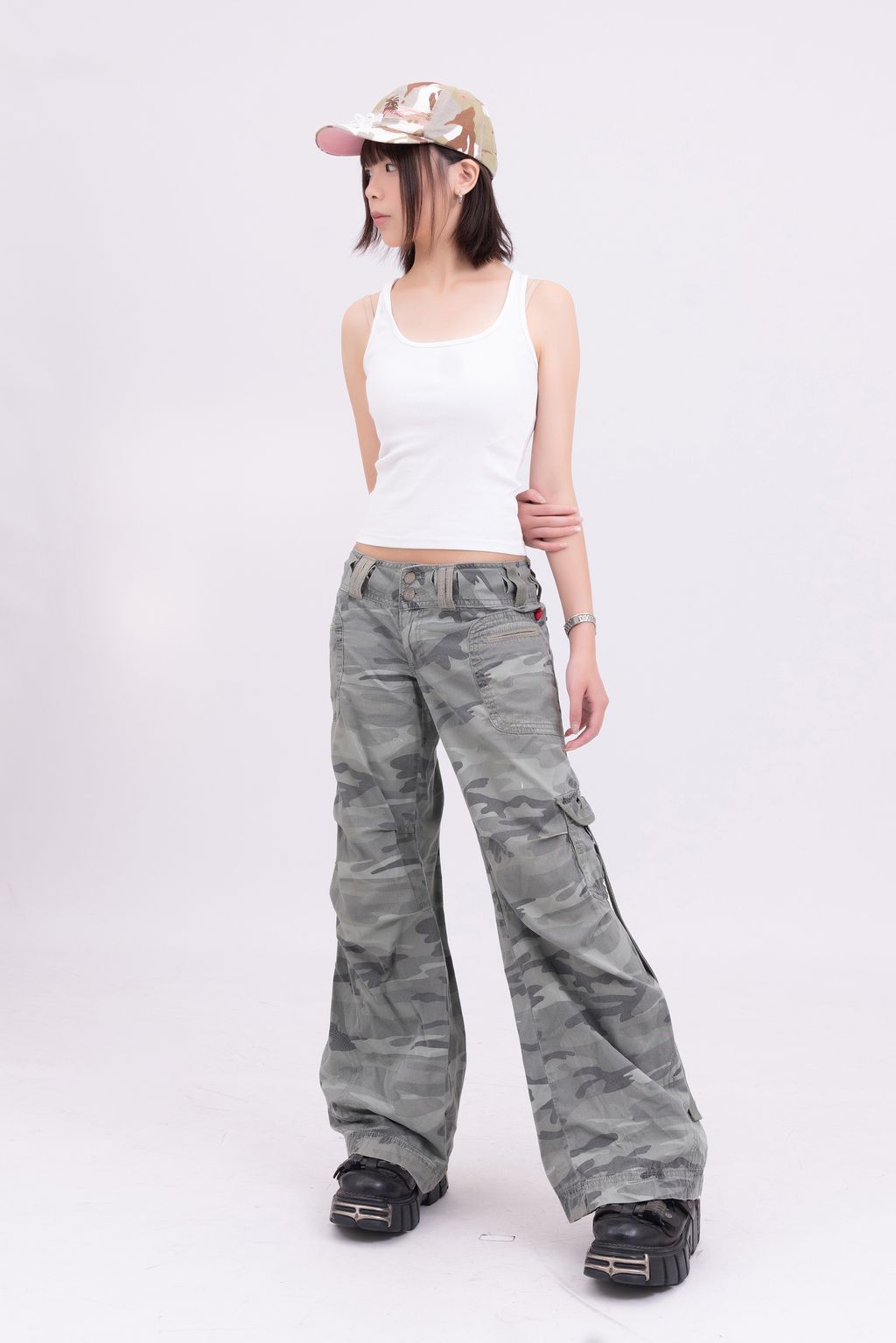 YCW04381