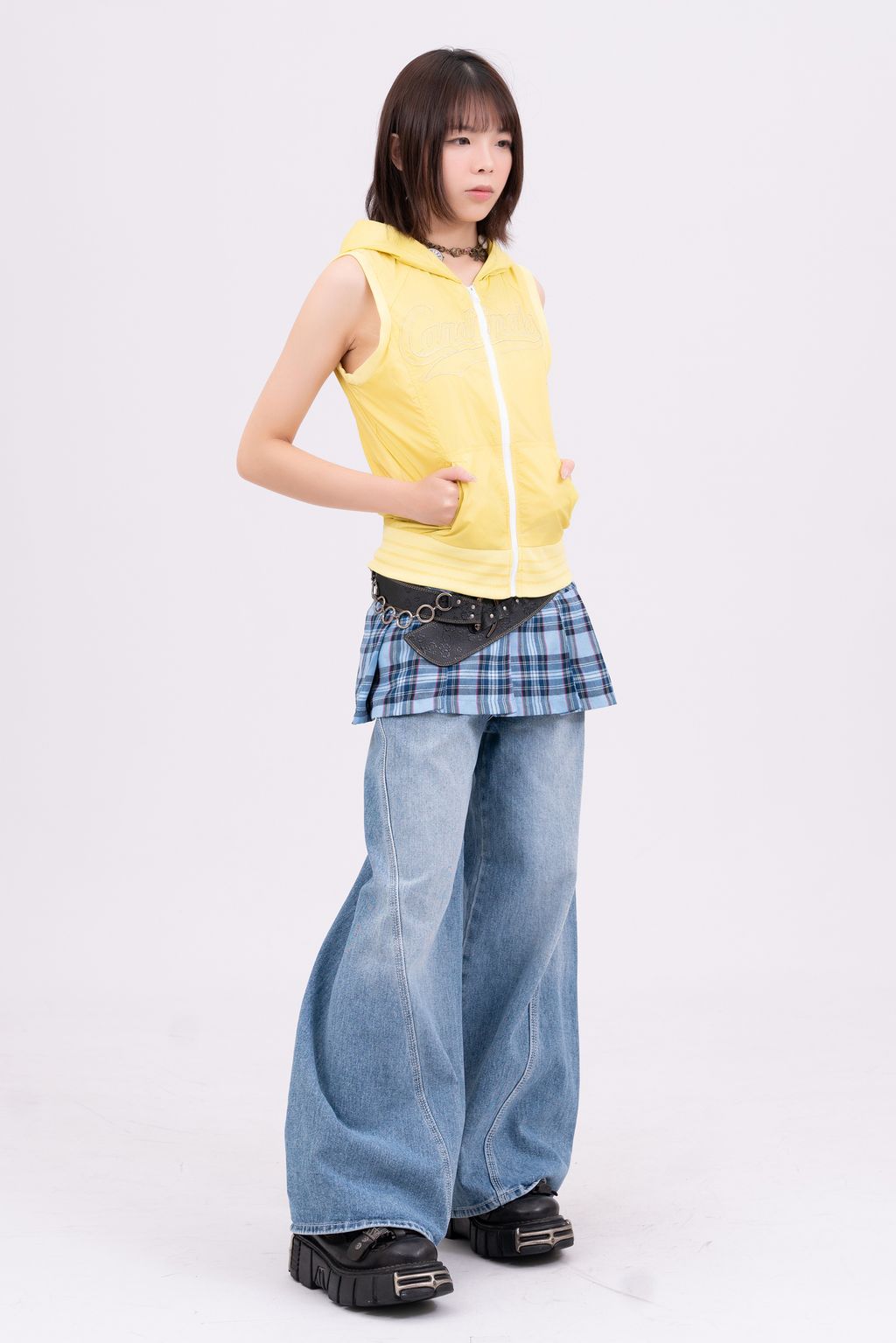 YCW04694