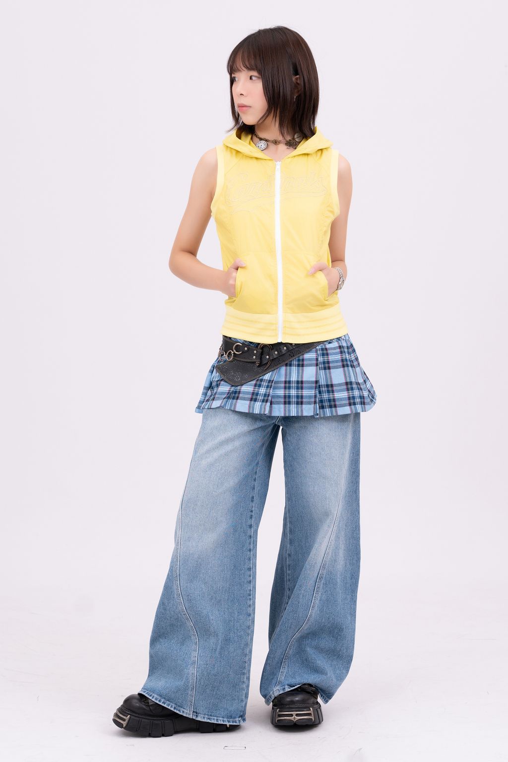 YCW04685