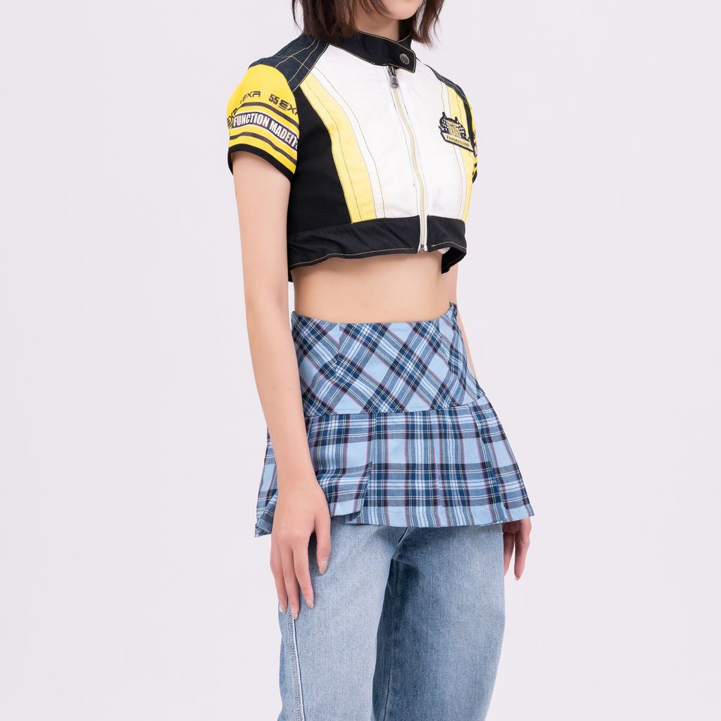 YCW04709