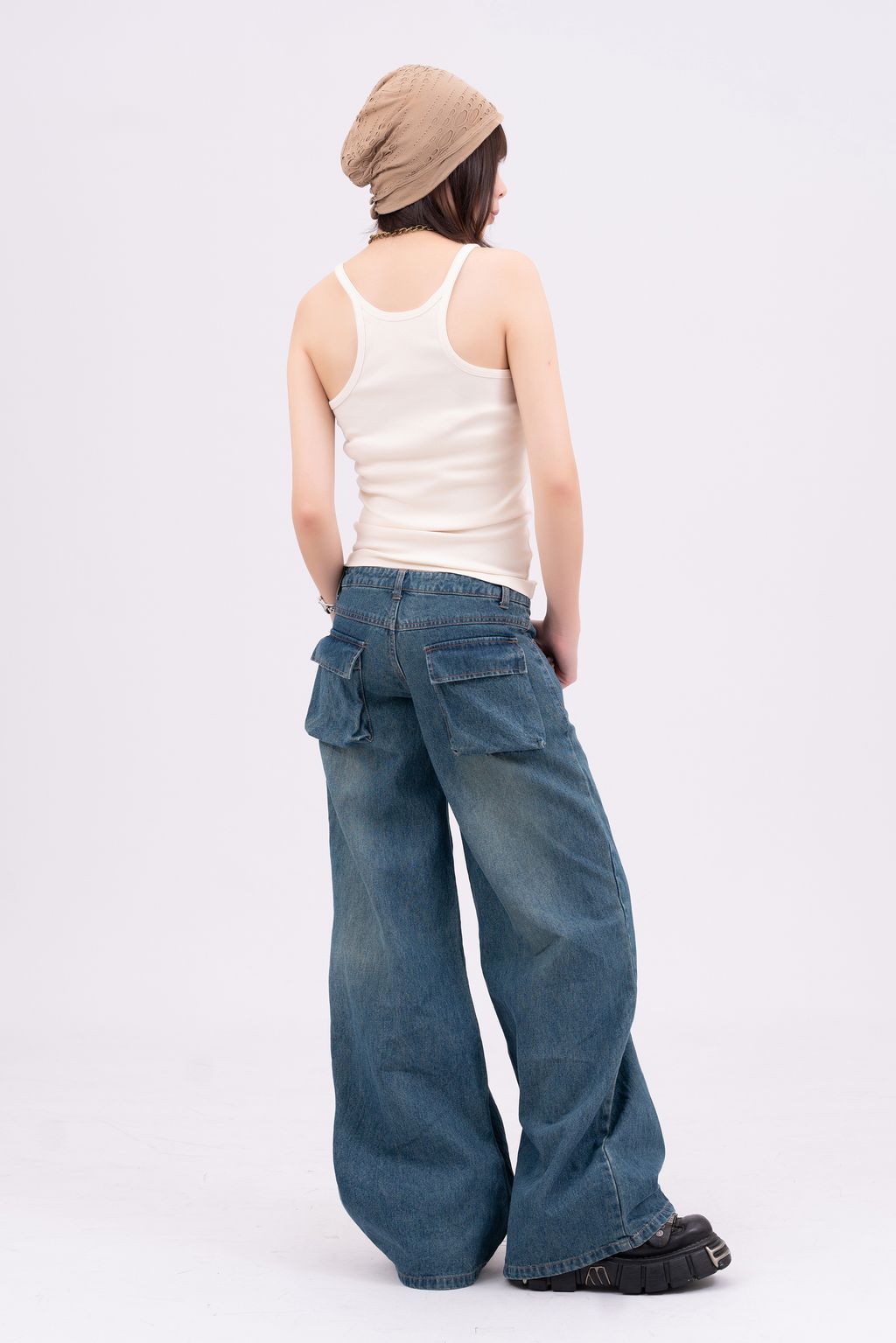 YCW04811