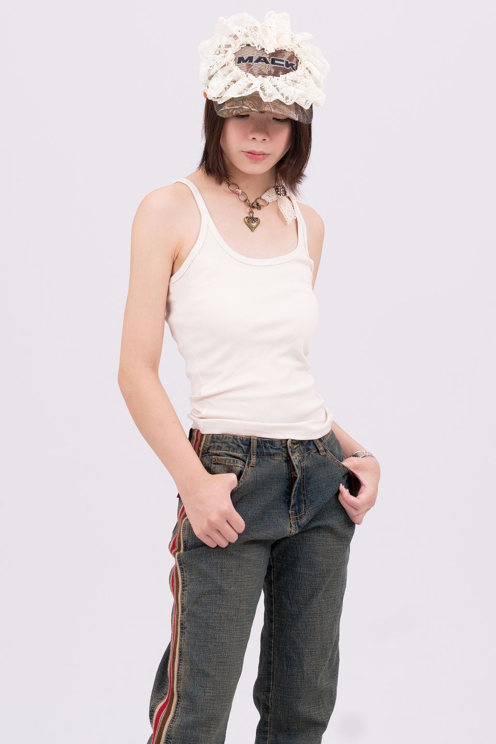 YCW04880