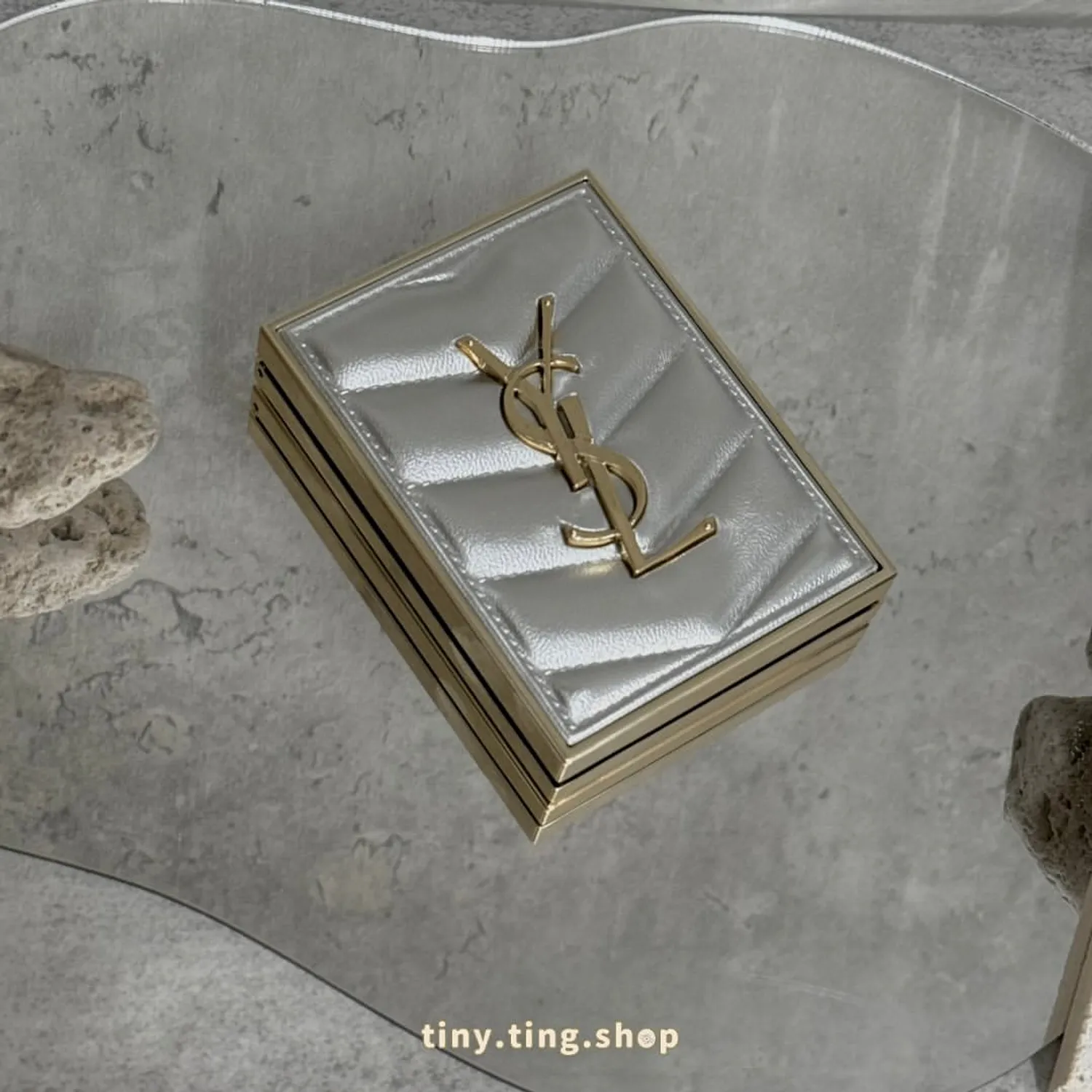 小婷子美妝 | Tinyting - 《YSL》時尚4色眼影盤 銀皮革限定版