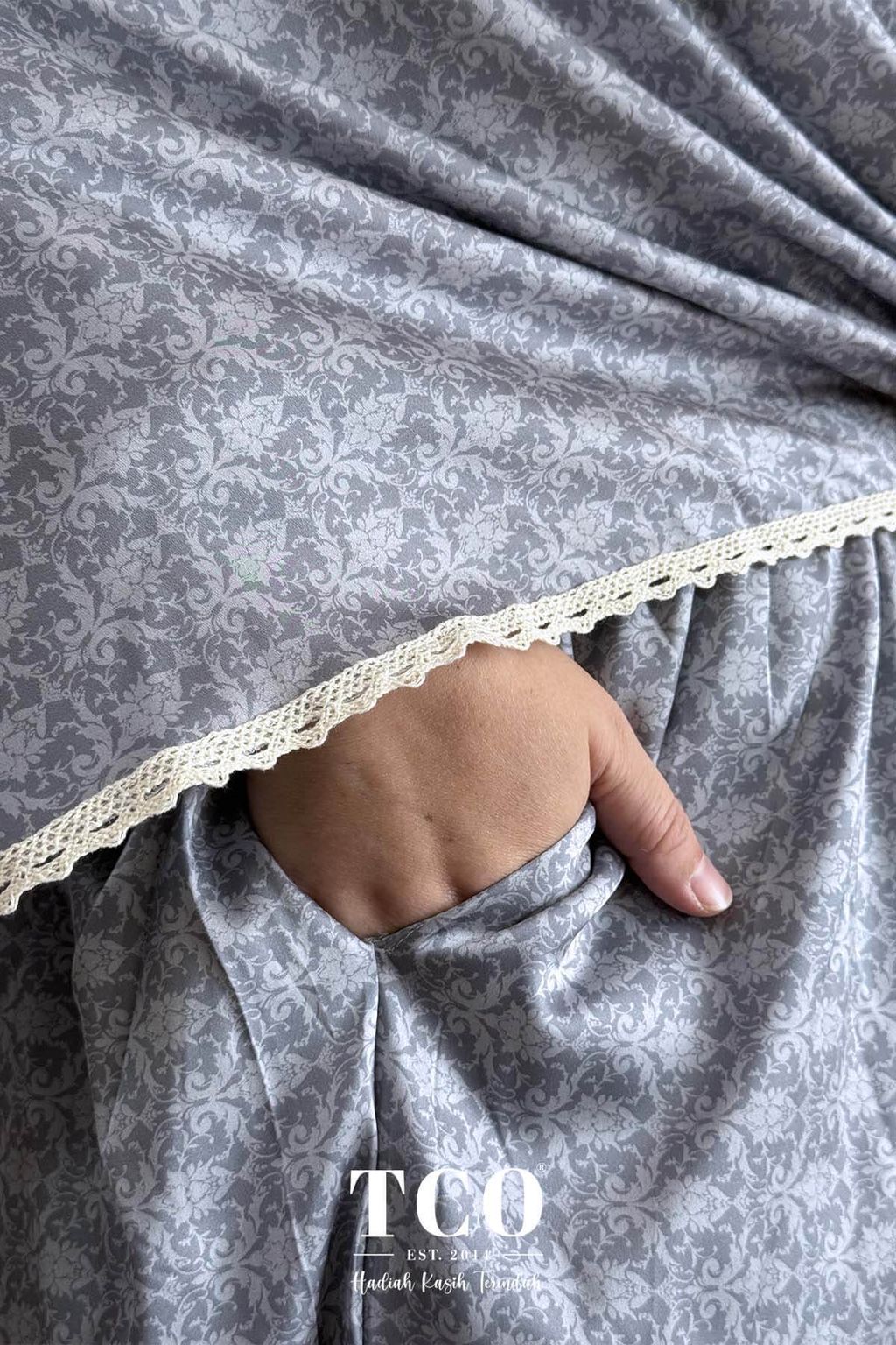 06_Telekung TCO Travel Ezi Damask Gray