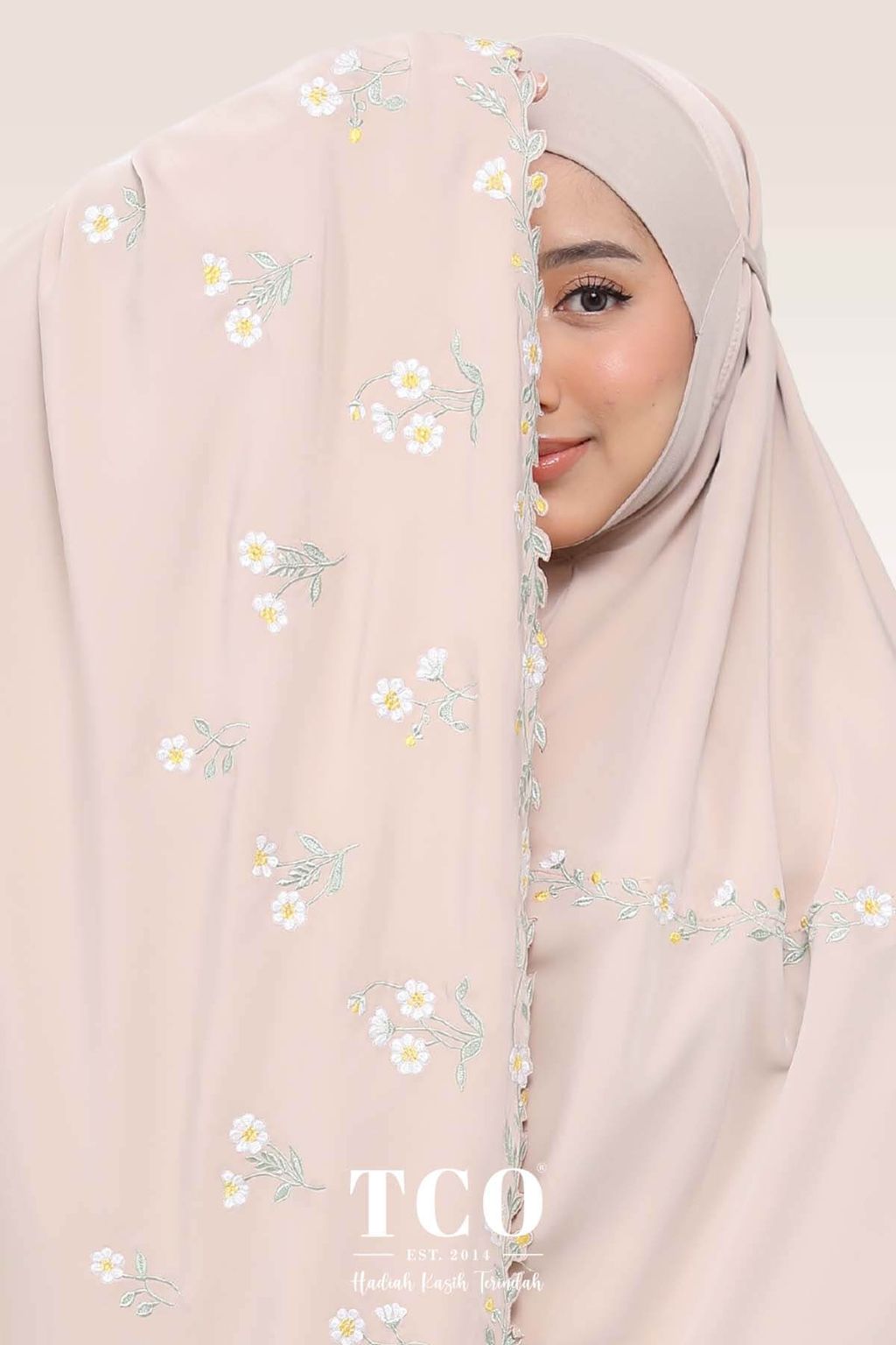 05_Telekung TCO Daisy Luxe Almondy Latte