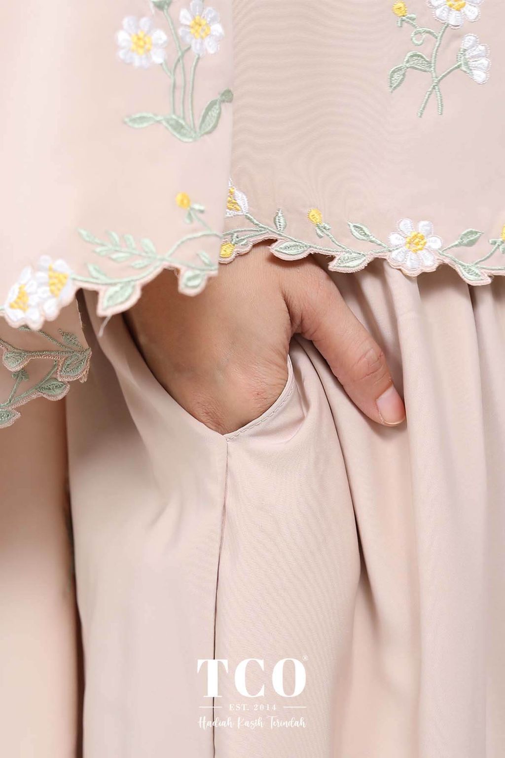 06_Telekung TCO Daisy Luxe Almondy Latte