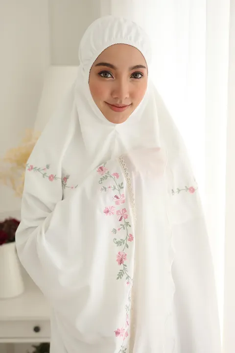 11_Telekung Fleur Blossom_Off White.JPG