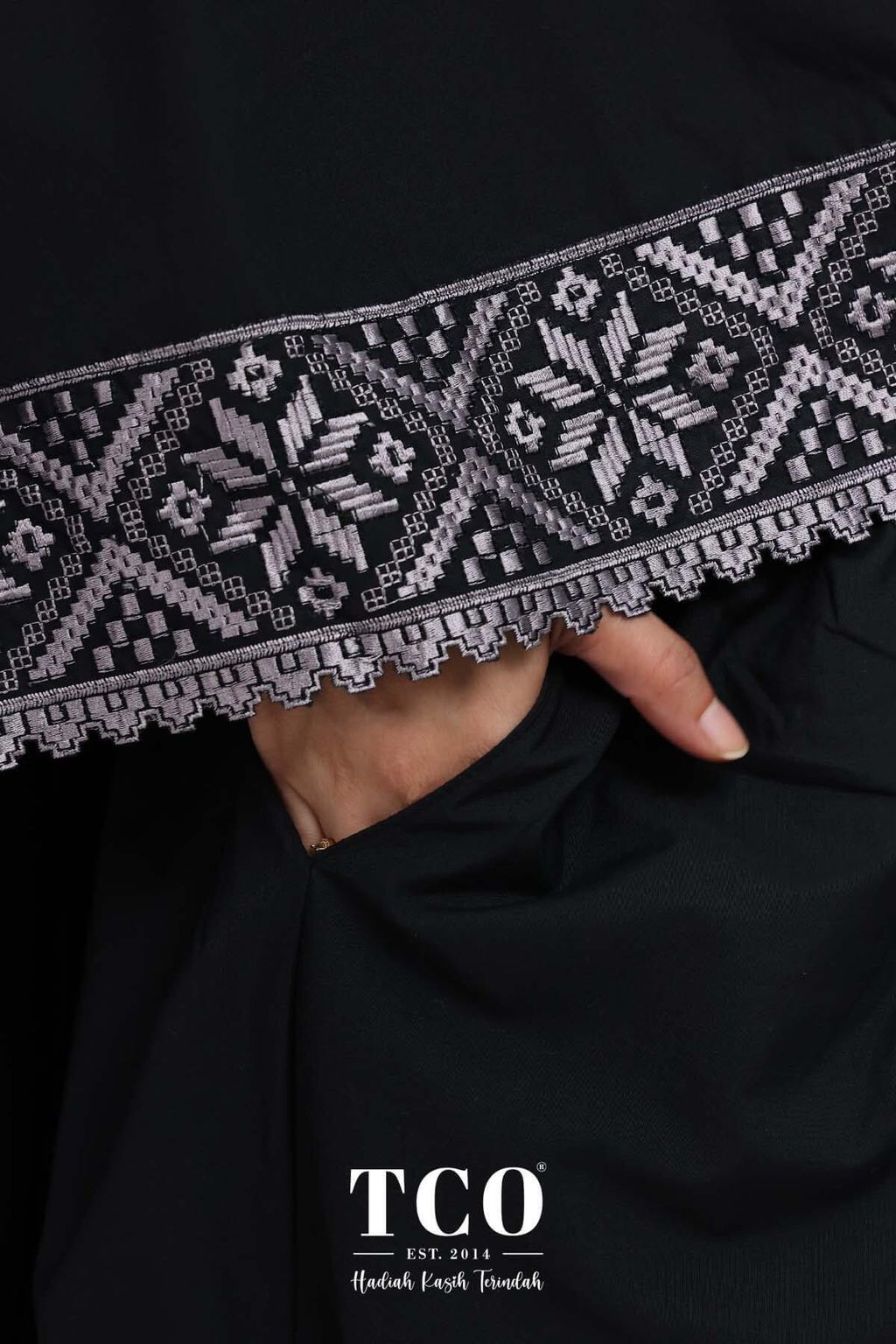 06_Telekung TCO Signature Tatreez Midnight Black