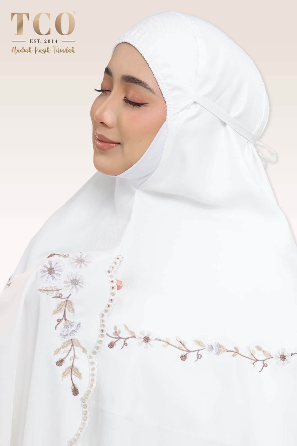 02_Telekung TCO Akira White Muka Getah