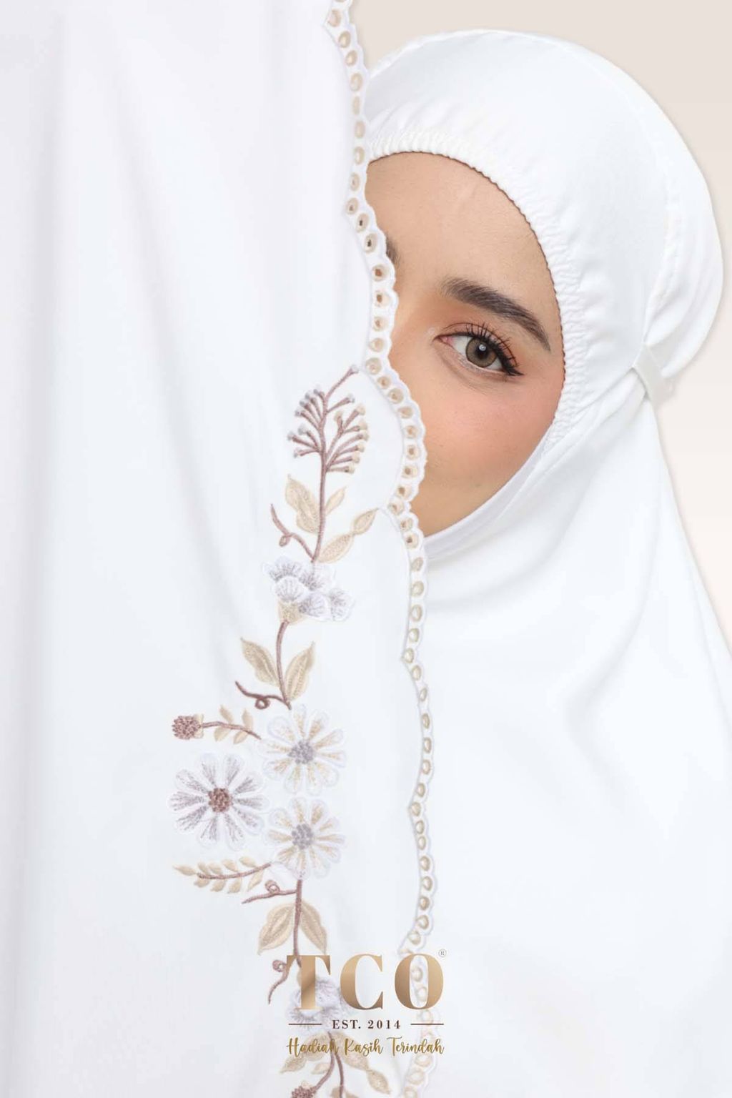05_Telekung TCO Akira White Muka Getah
