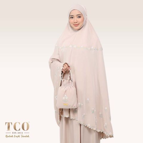 01_Telekung TCO Daisy Luxe Almondy Latte