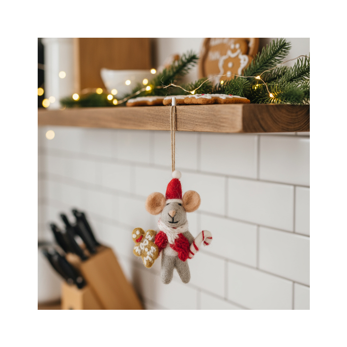 handmade_felt_chris_mouse_christmas_mouse_hanging_decoration_ai_location_3.png