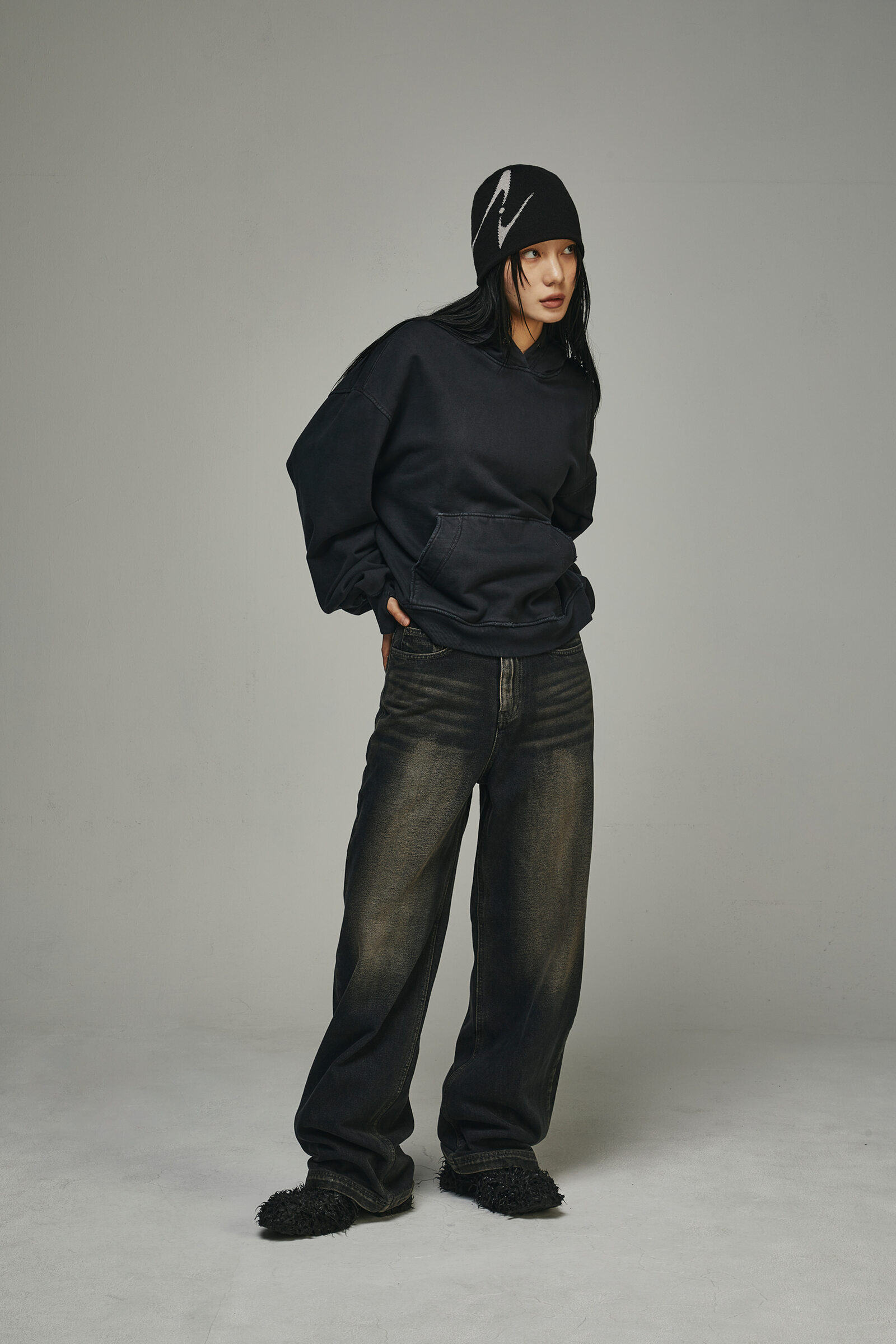【BLUER】BLR CURVED LOGO BEANIE BLACK BLR BLUER】CURVED LOGO BEANIE BLACK – Overdrive.studios