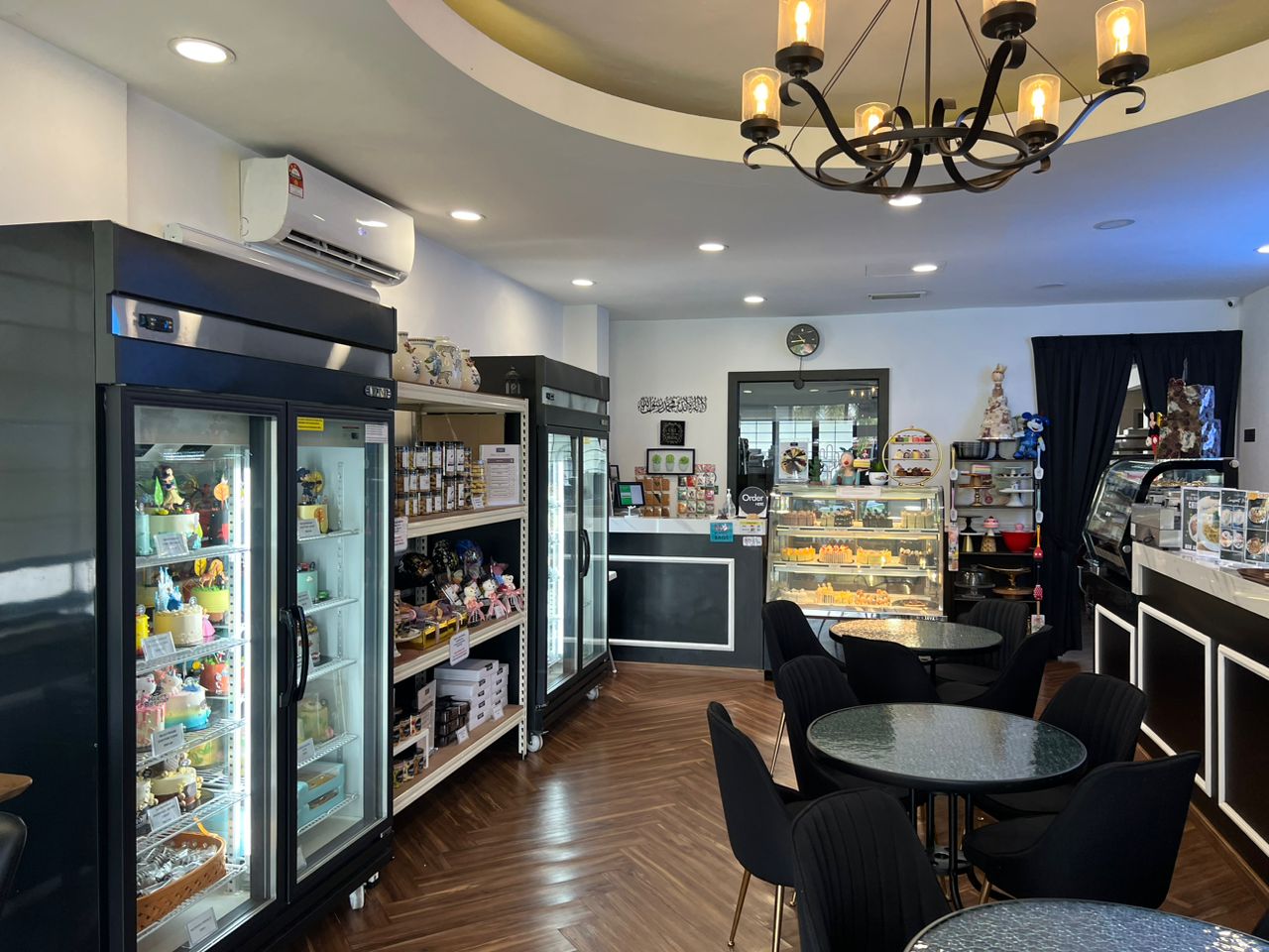 Black and White Kitchen: Our Story