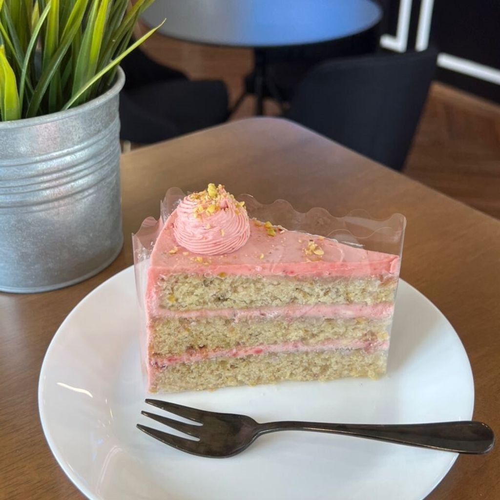 Raspberry Pistachio Cake