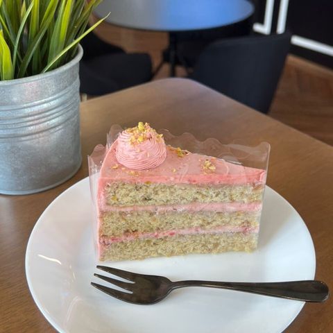 Raspberry Pistachio Cake