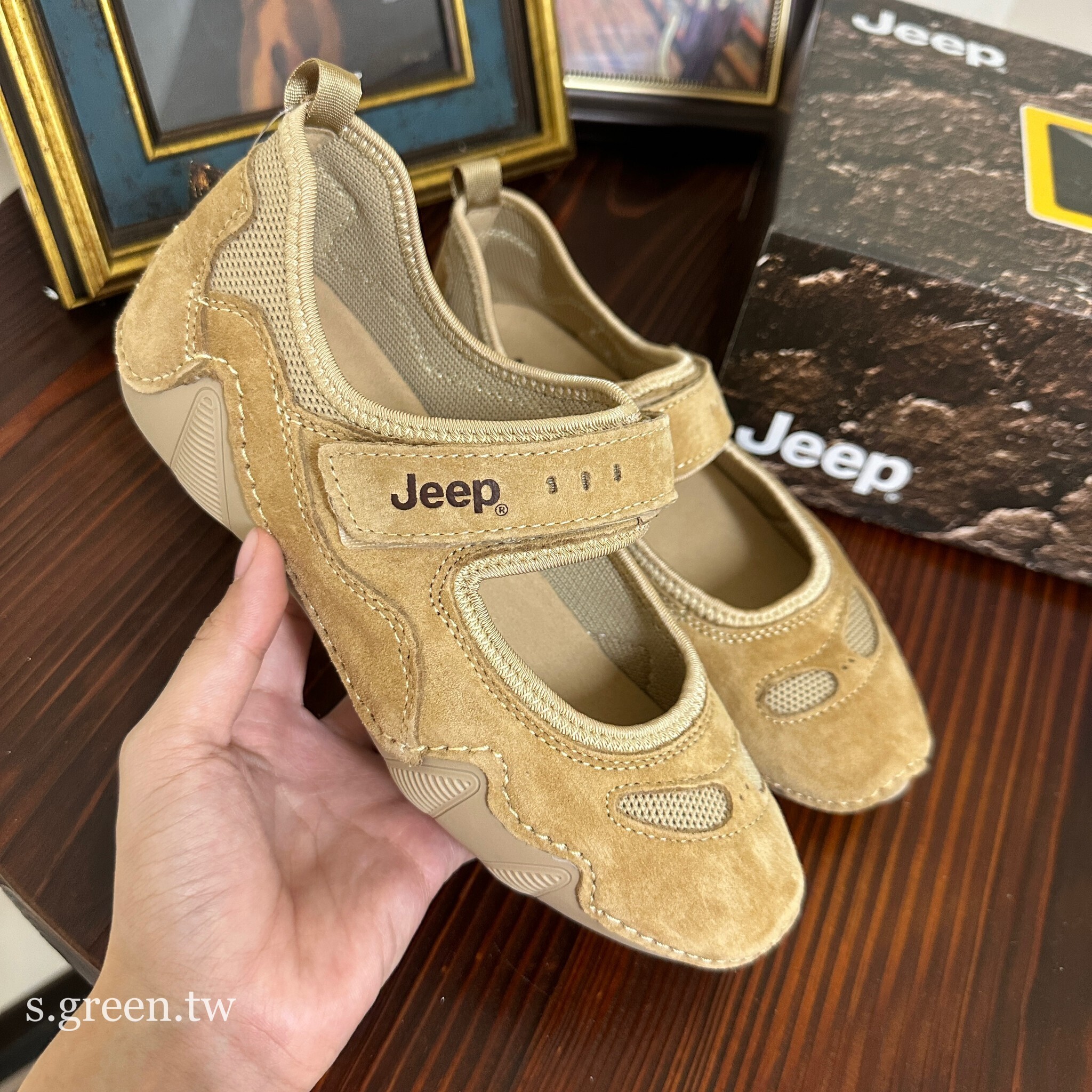 E5E1D089-E161-404F-A0BA-54B473CCF8F8