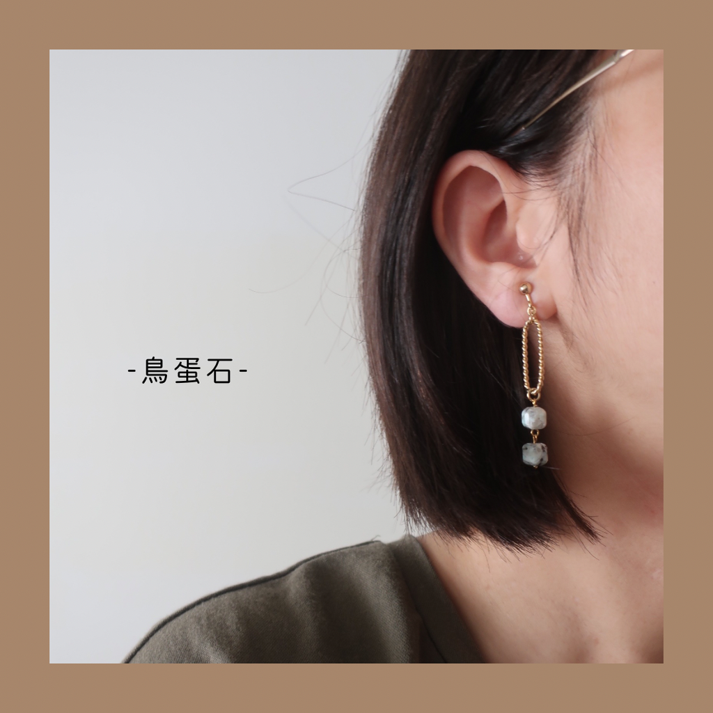 ブラウン　ホワイト　パン　ベーカリーショップ　写真　シンプル　紹介　Instagramの投稿　正方形