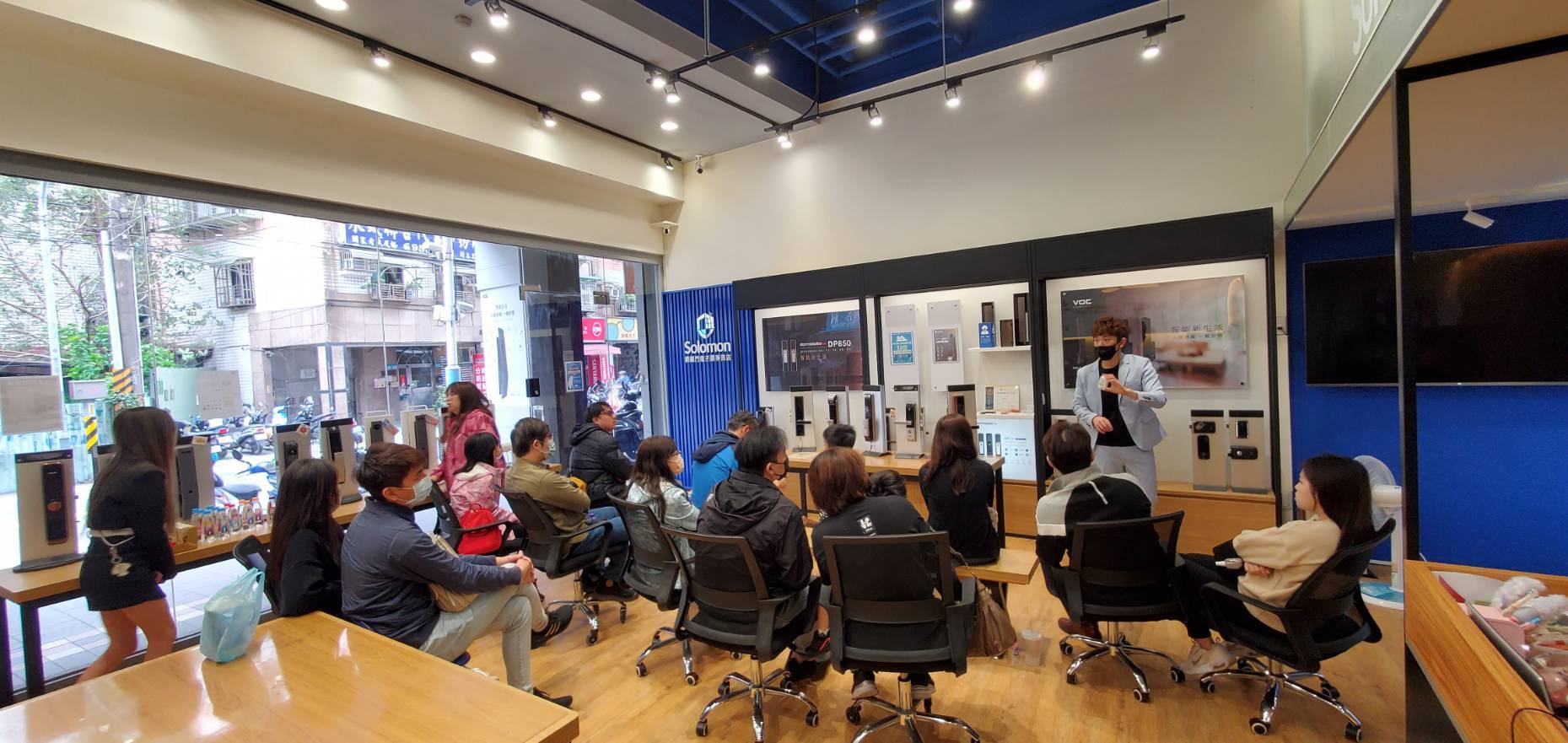 K組長ｘ鎖羅門電子鎖｜全台到府安裝｜五大門市｜免付費諮詢專線：0800-249-569