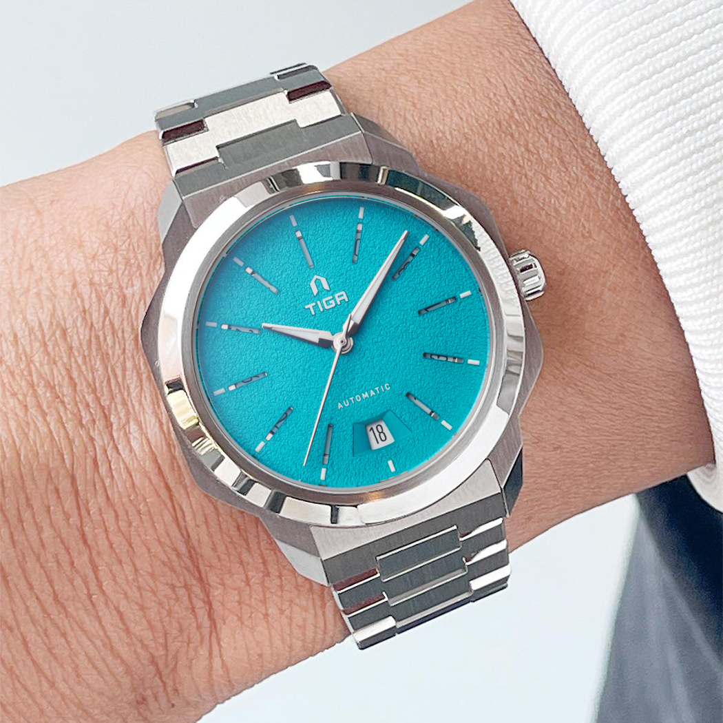 tiga-sigmadc-caribbean-green-wrist-1050x1050