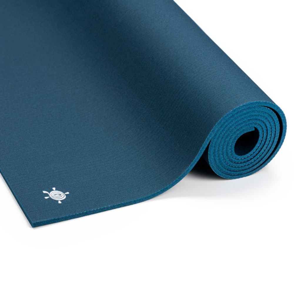 kurma_yoga_mat_grip_twilight_rolled-1-768x768