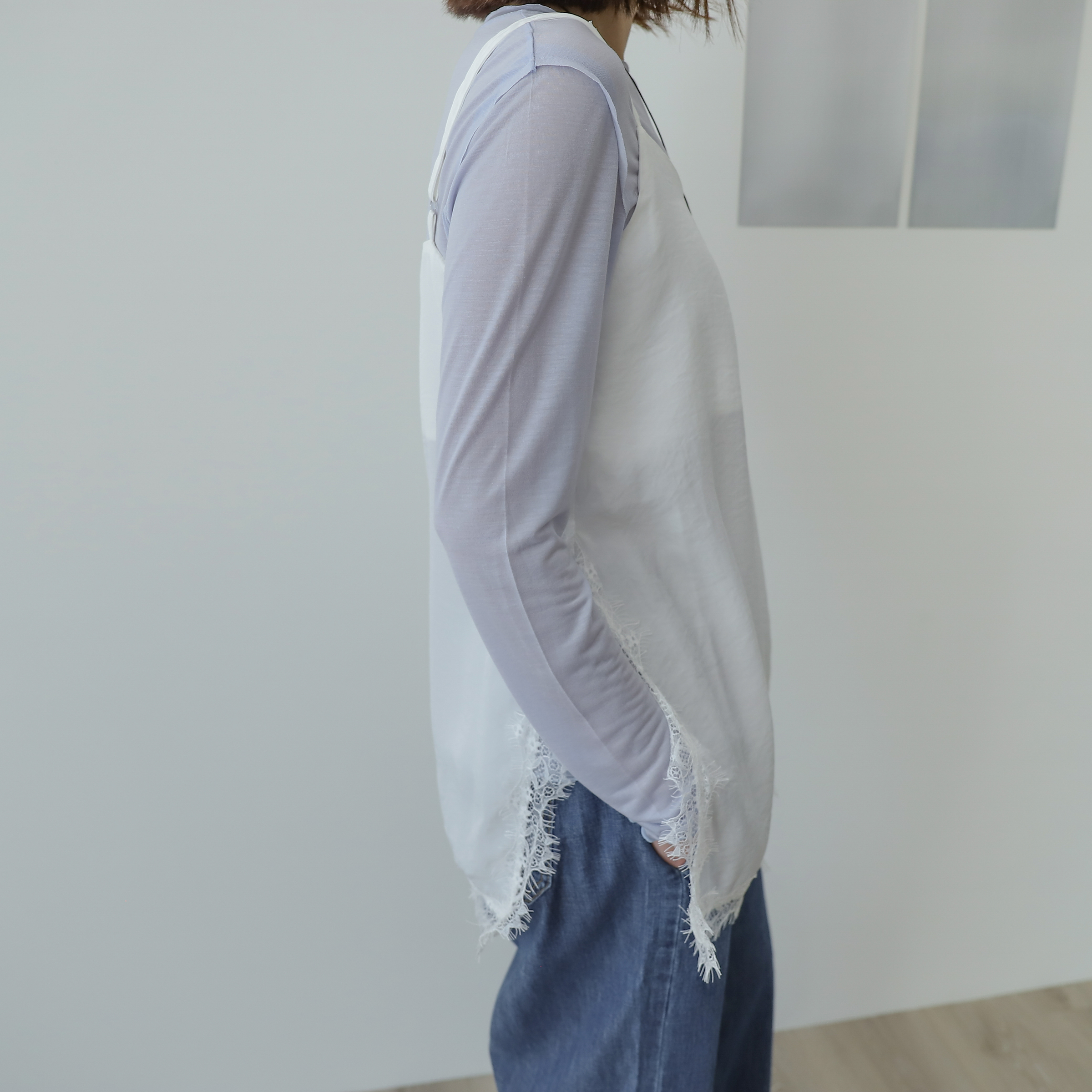 049