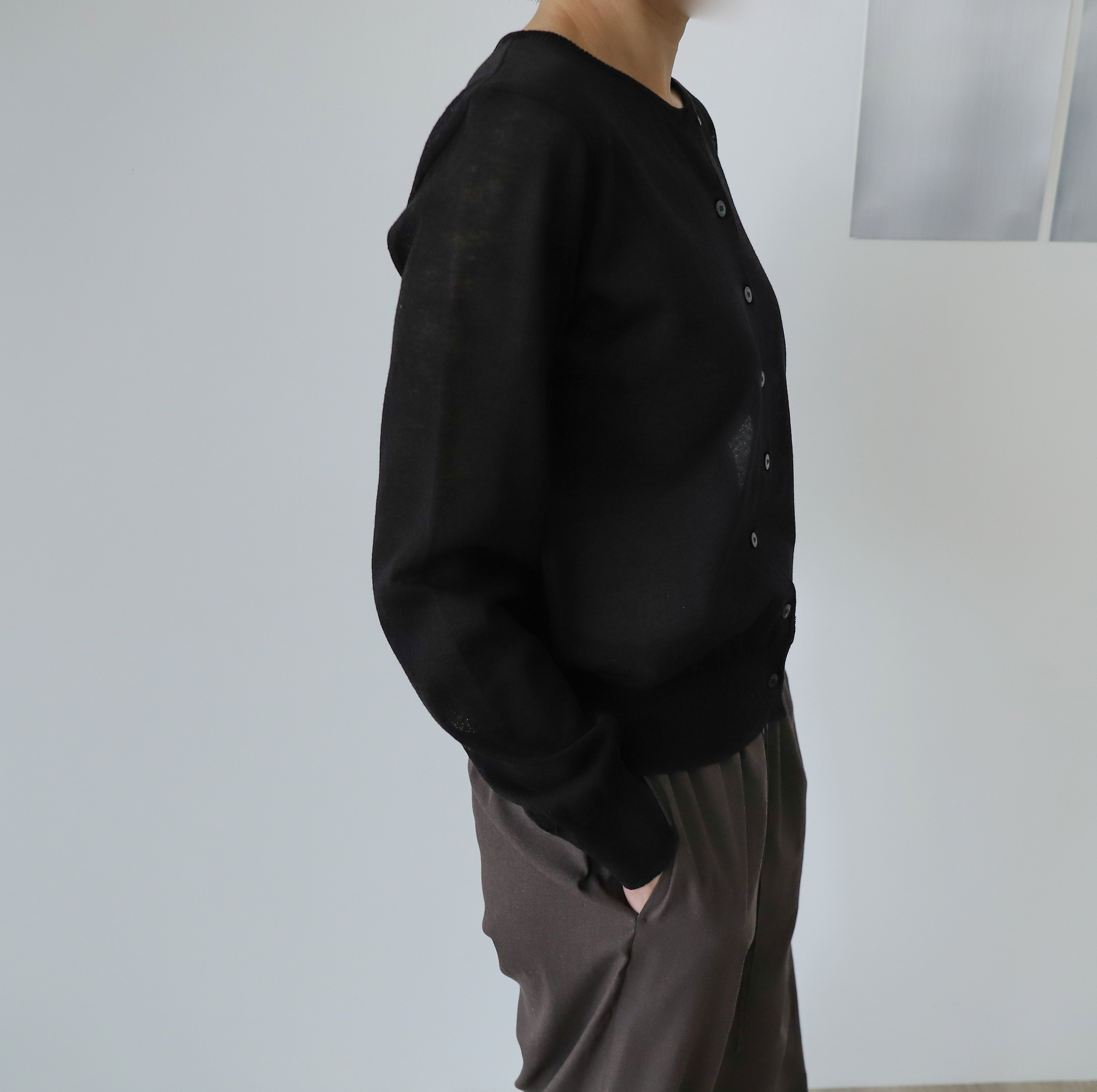 049