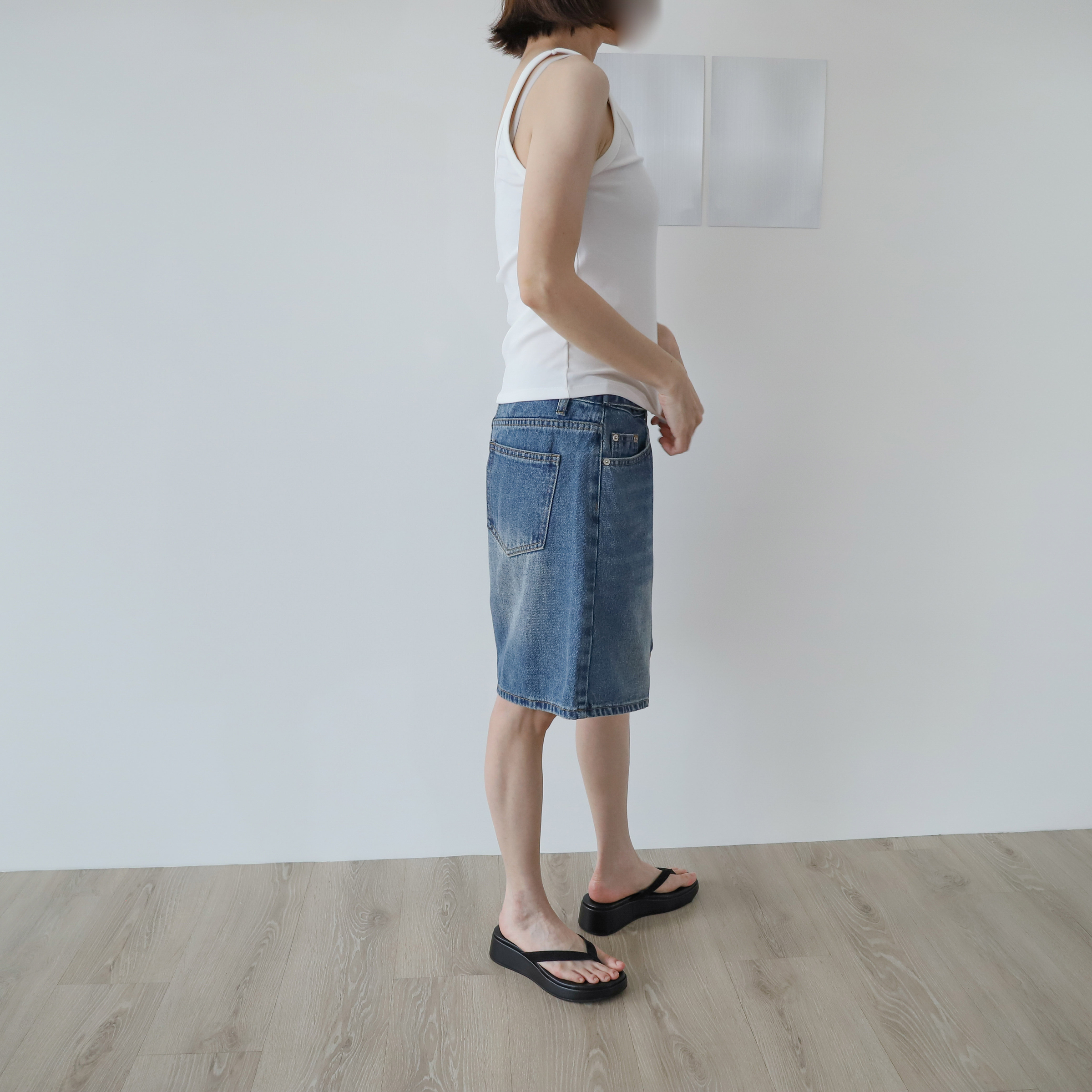 084