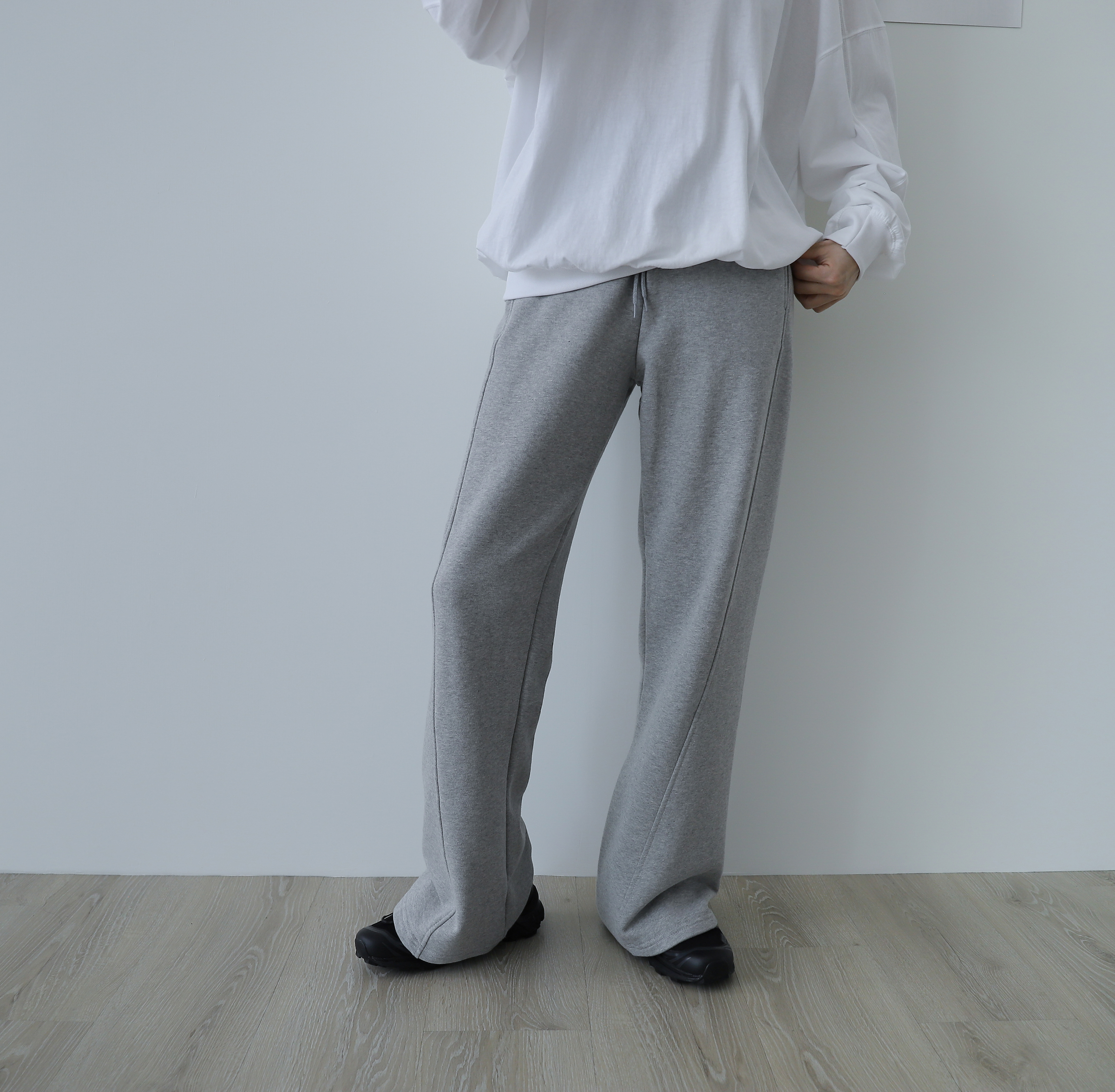 073