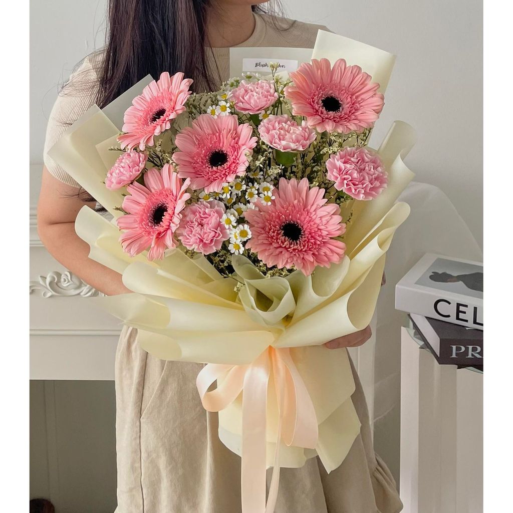 Pink Carnation & Gerbera Posy Pink Carnation & Gerbera Posy