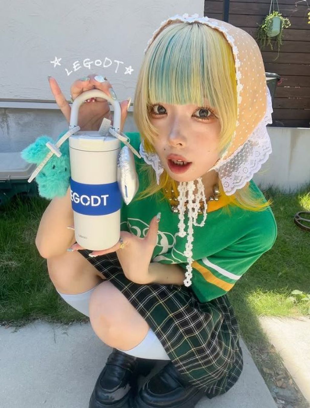 10562360