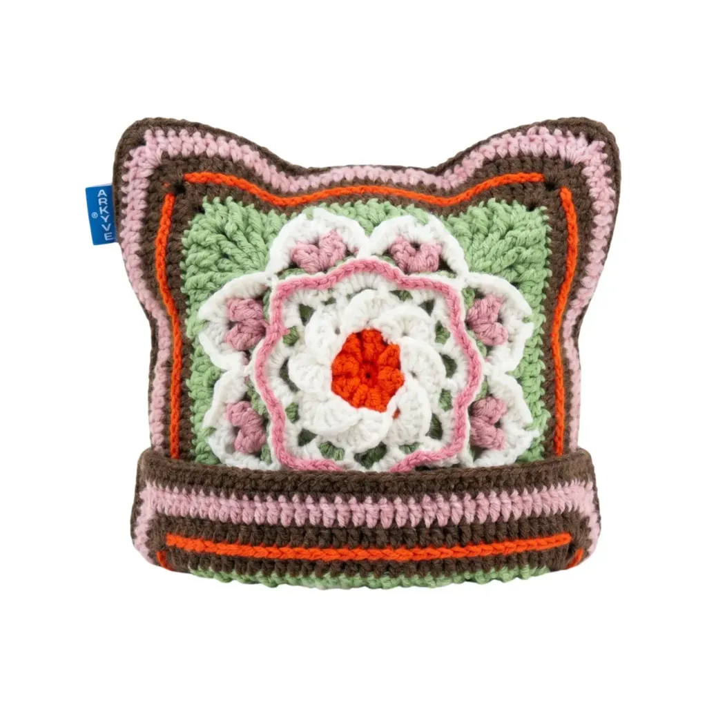 Generated_with_Kive.ai_-_create_a_new_white_background_symetrical_and_centered_product_pic_using_the_product_ive_added_and_making_it_new_from_the_reference_picture_Use_the_same_design