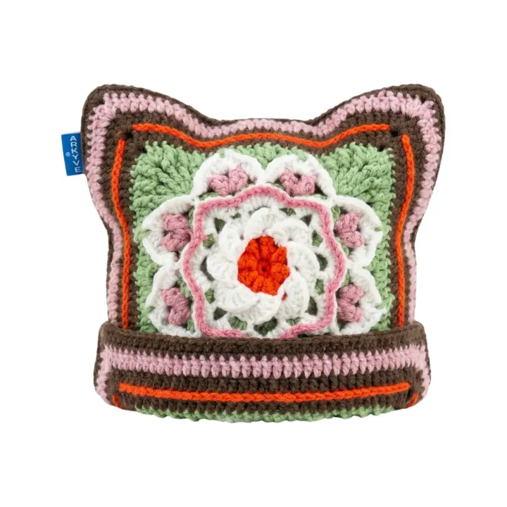 Generated_with_Kive.ai_-_create_a_new_white_background_symetrical_and_centered_product_pic_using_the_product_ive_added_and_making_it_new_from_the_reference_picture_Use_the_same_design