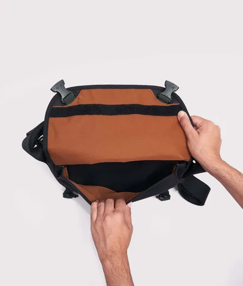 crumpler-billy-bag-black-2