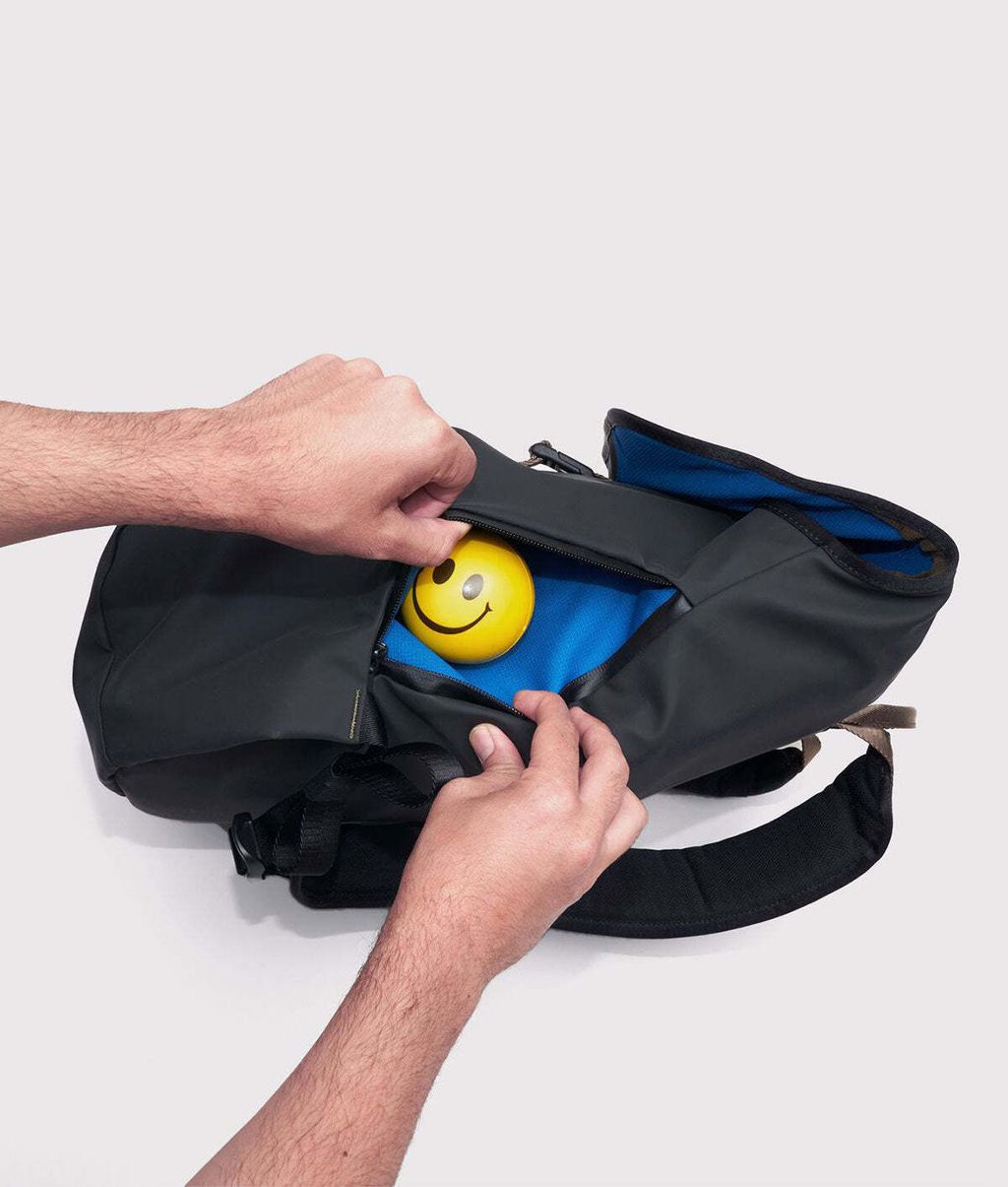 crumpler-ornamental-pond-black-3