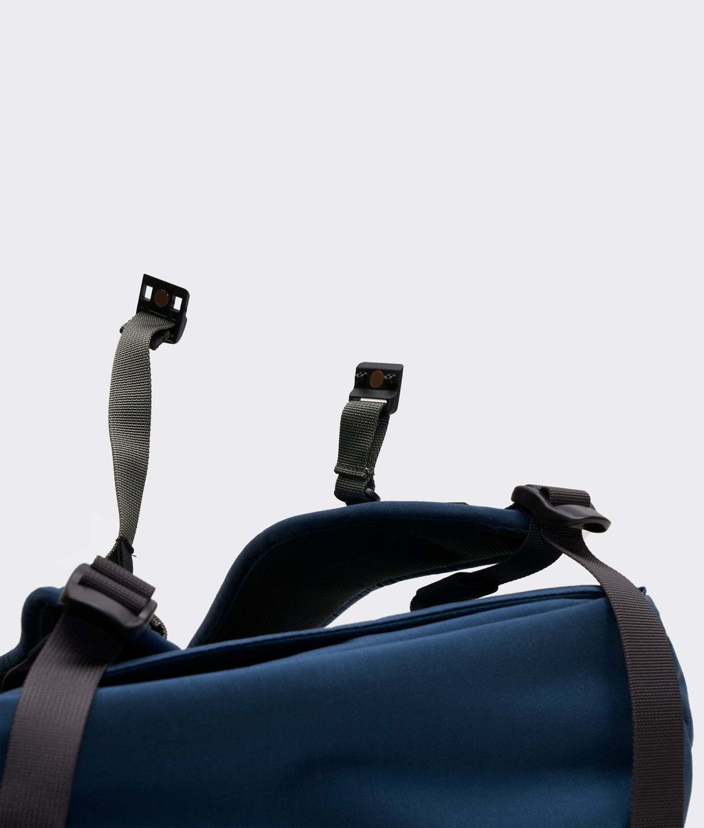 crumpler-round-table-banquet-backpack-dark-blue-2