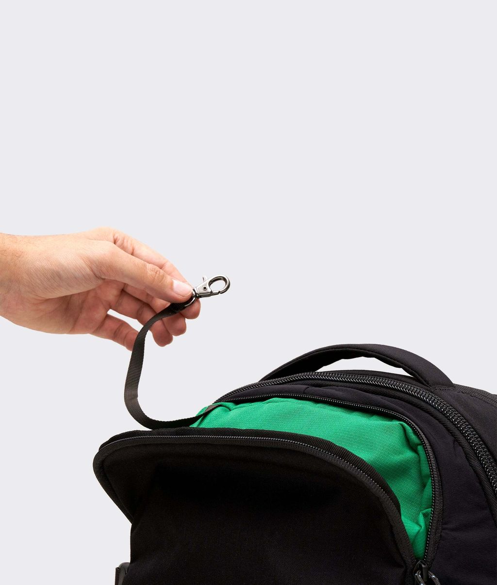 crumpler-round-table-banquet-backpack-black-6