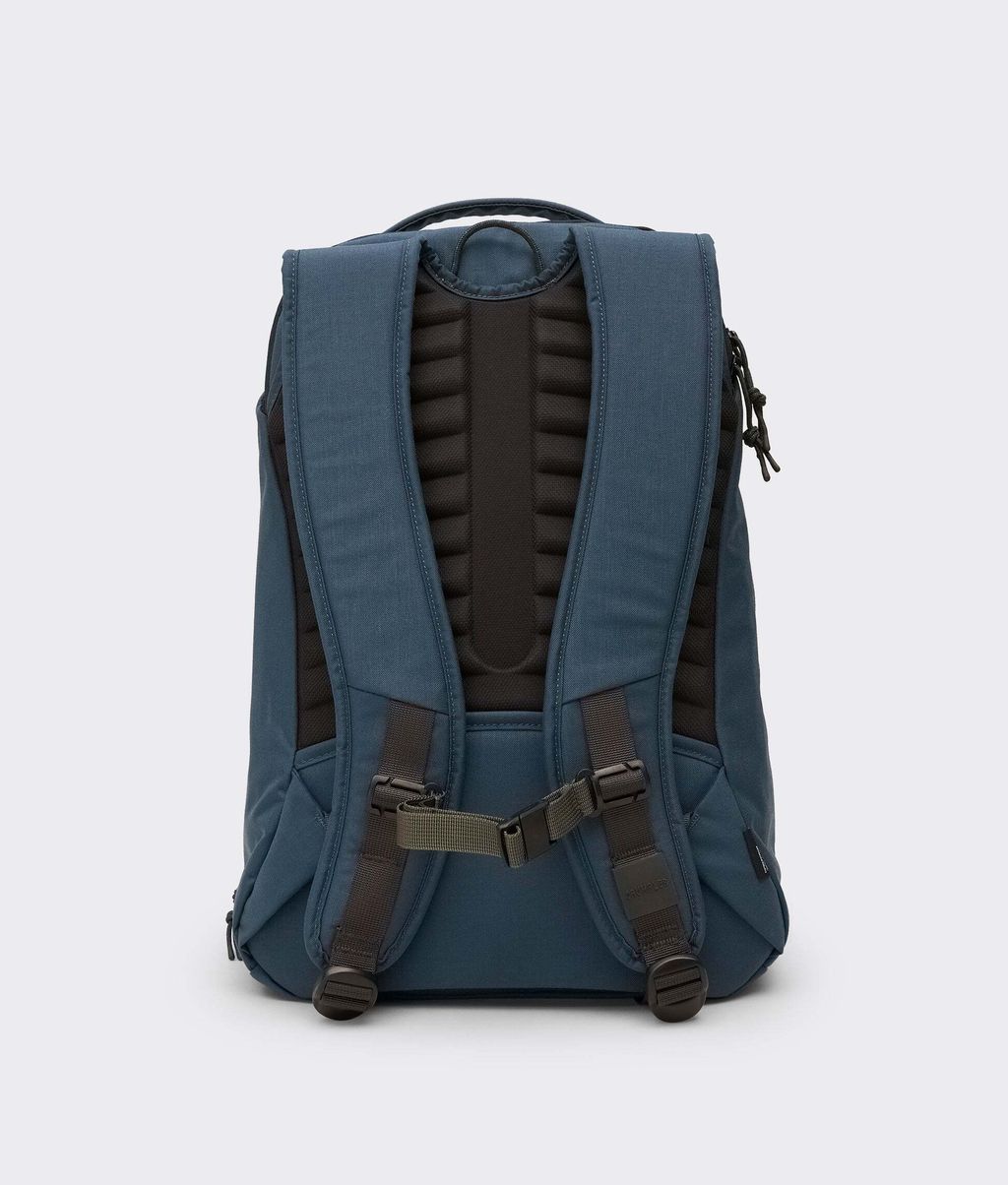 crumpler-round-table-banquet-backpack-dark-blue-5