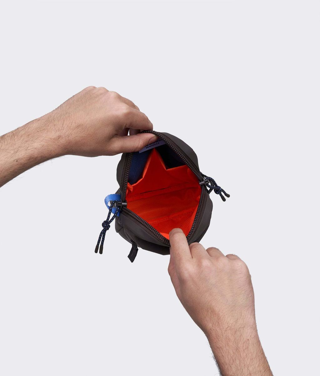 crumpler-goose-small-dark-brown-6