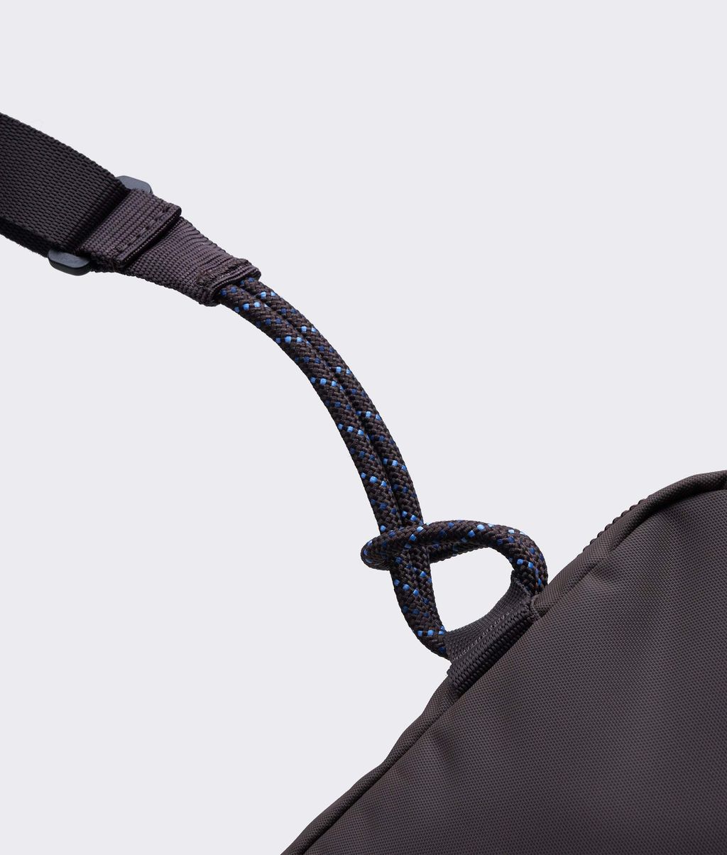 crumpler-goose-small-dark-brown-4