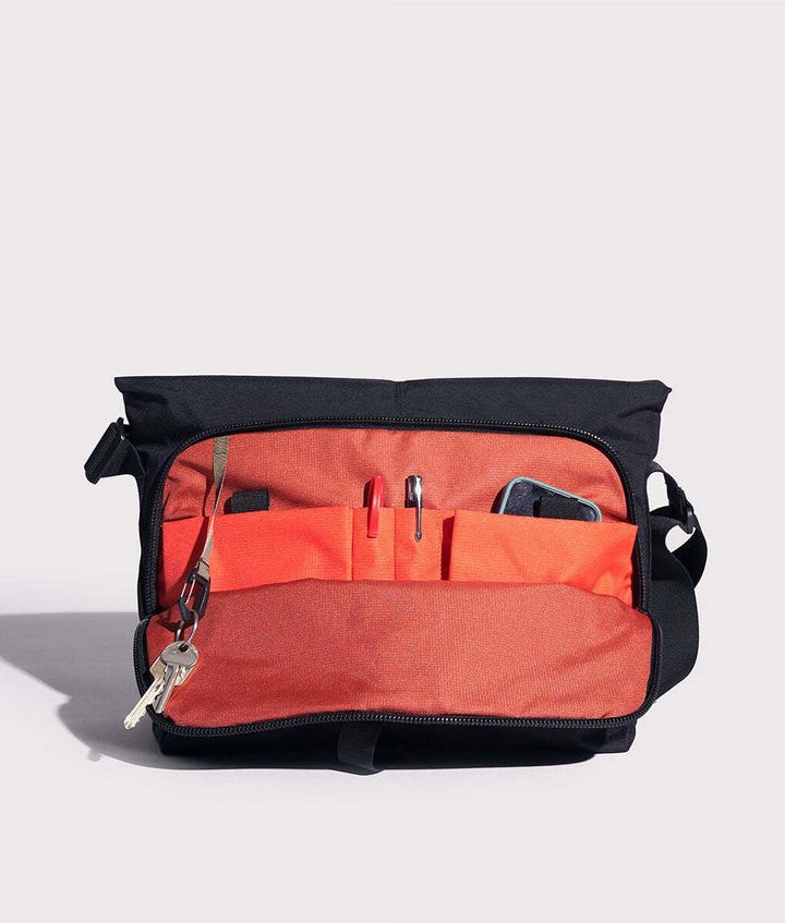 crumpler-daybyday-bag-black-3