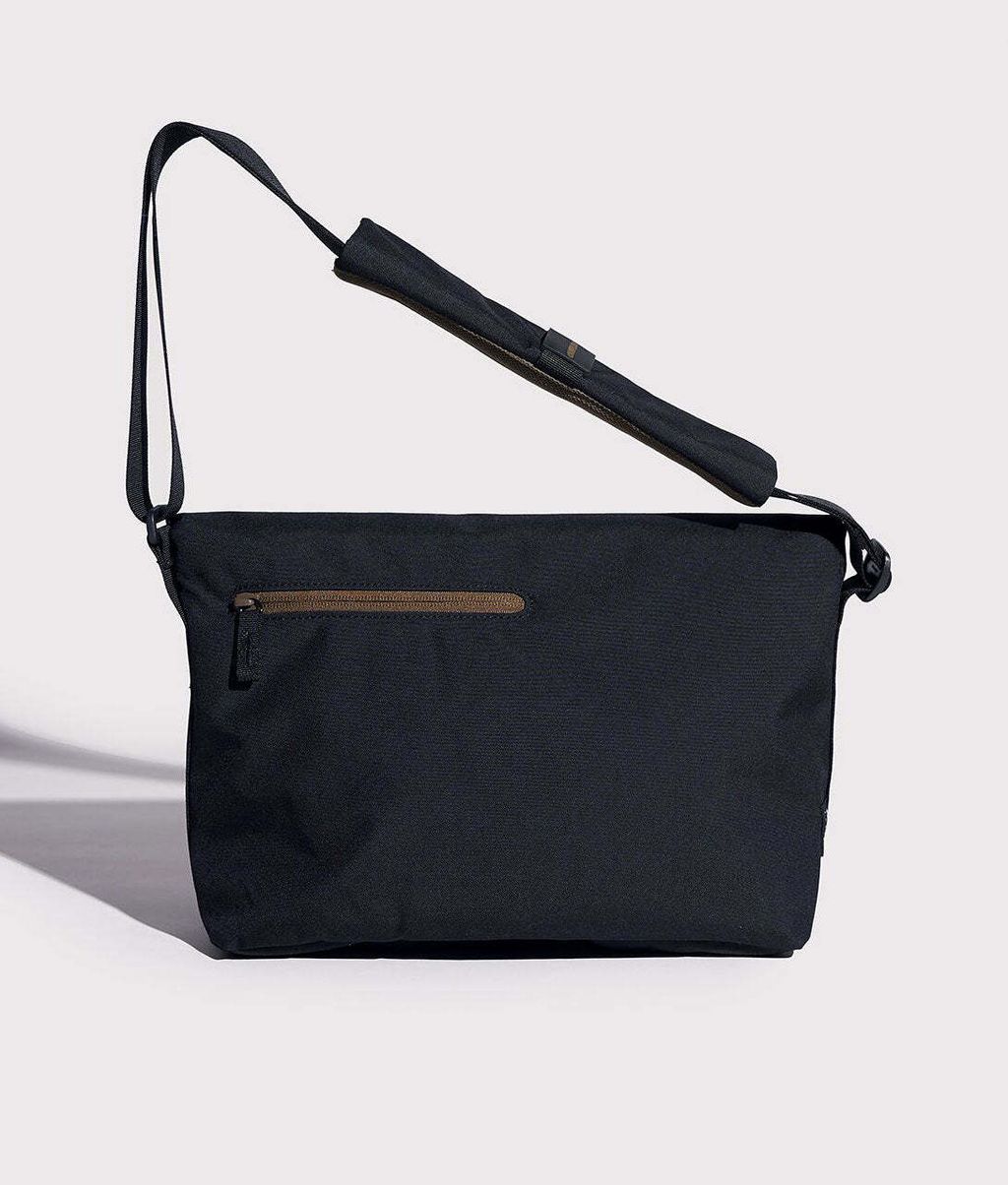 crumpler-daybyday-bag-black-1