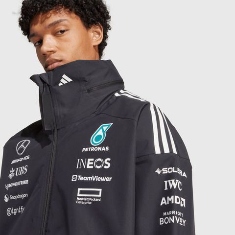 701238071001_mp_02_mercedes