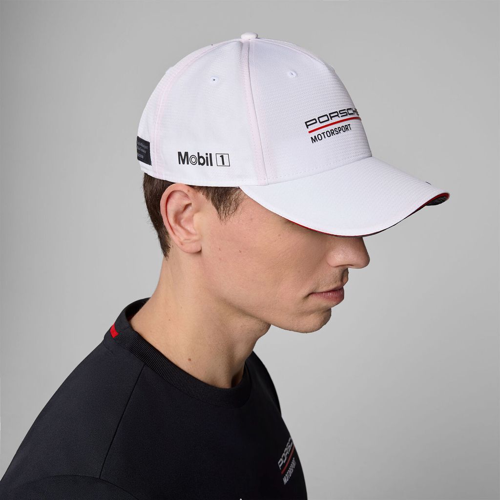 701232130002_mp_03_porschemotorsport