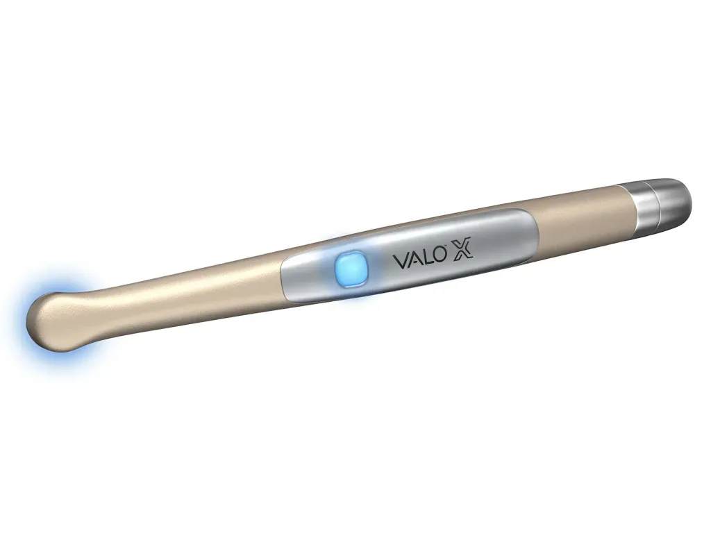6498-VALO-X-Colors-Curing-Light-Gray-lying-down-EQUIPMENT