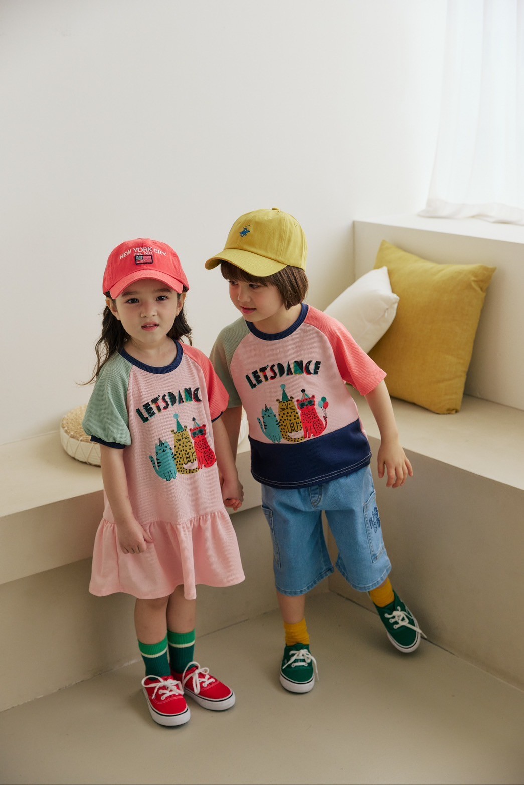 LINE_ALBUM_Orange_250327_426