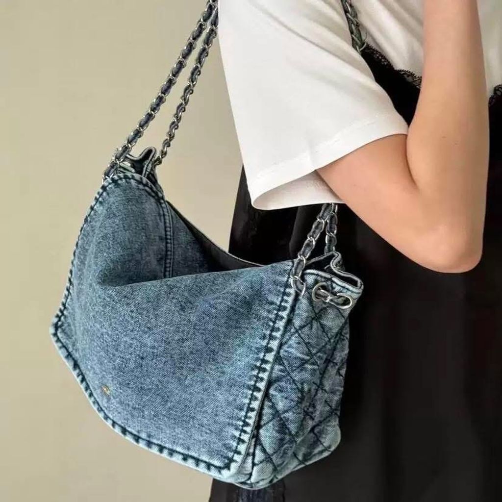 7E7CBA82-EAD4-4013-B178-7602465ACD17