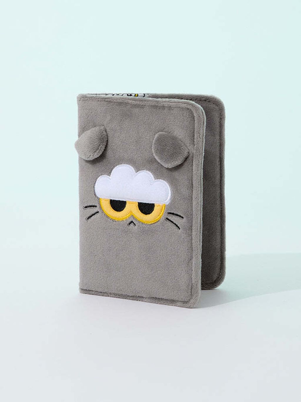 zo-n-friends-zoa-passport-cover-signature-01