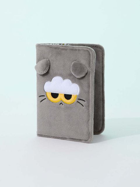 zo-n-friends-zoa-passport-cover-signature-01