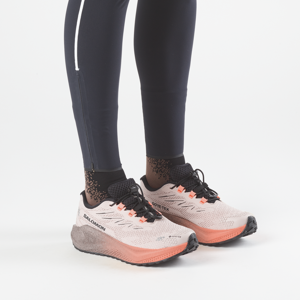 L45404000_0_MOD_AEROBLAZE4GRVLGTX_RainyDay_Black_Nectarine